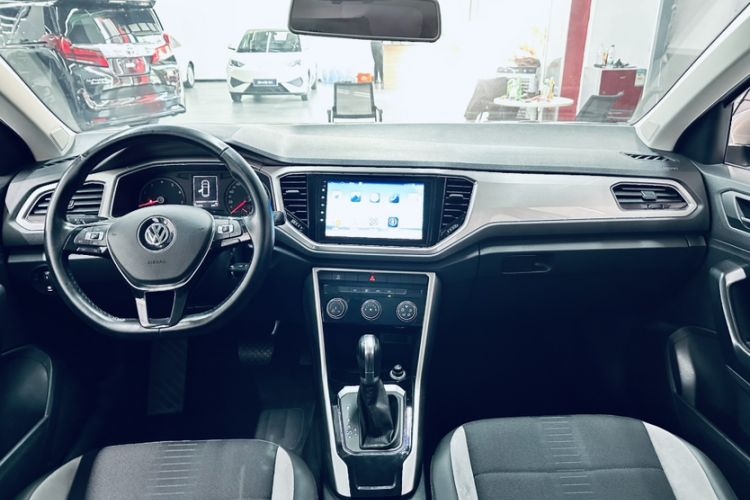Used Volkswagen T-ROC 2018 230TSI DSG Two-Wheel Drive Advanced Version China V Standard Steering Wheel