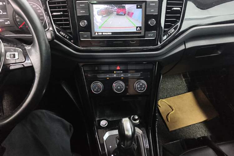 Used Volkswagen T-ROC 2018 280TSI DSG Two-Wheel-Drive Comfort Version China V Standard Audio And AC Panel
