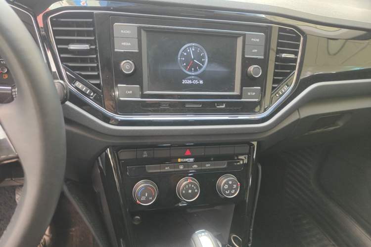 Used Volkswagen T-ROC 2018 280TSI DSG Two-Wheel-Drive Comfort Version China V Standard Audio And AC Panel