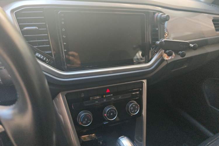 Used Volkswagen T-ROC 2018 230TSI DSG Two-Wheel Drive Advanced Version China V Standard Audio And AC Panel
