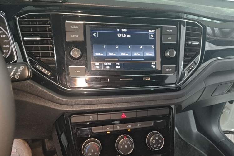 Used Volkswagen T-ROC 2018 280TSI DSG Two-Wheel Drive Comfort Version China VI Standard Audio And AC Panel