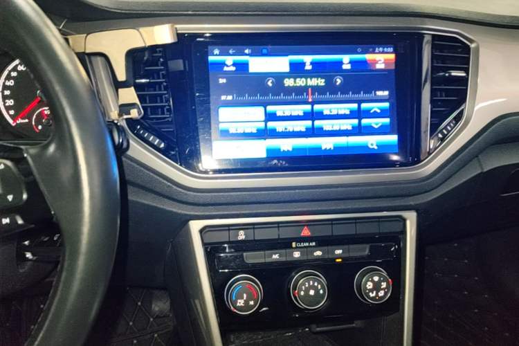 Used Volkswagen T-ROC 2018 280TSI DSG Two-Wheel-Drive Advanced Version China VI Standard Audio And AC Panel