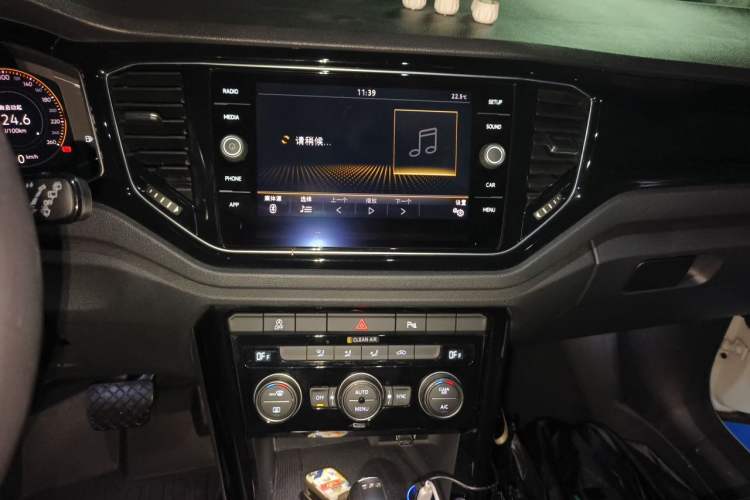 Used Volkswagen T-ROC 2018 280TSI DSG Two-Wheel-Drive Luxury Version China V Emission Standard Audio And AC Panel