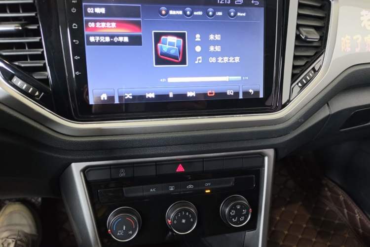 Used Volkswagen T-ROC 2018 230TSI DSG Two-Wheel Drive Advanced Version China V Standard Audio And AC Panel
