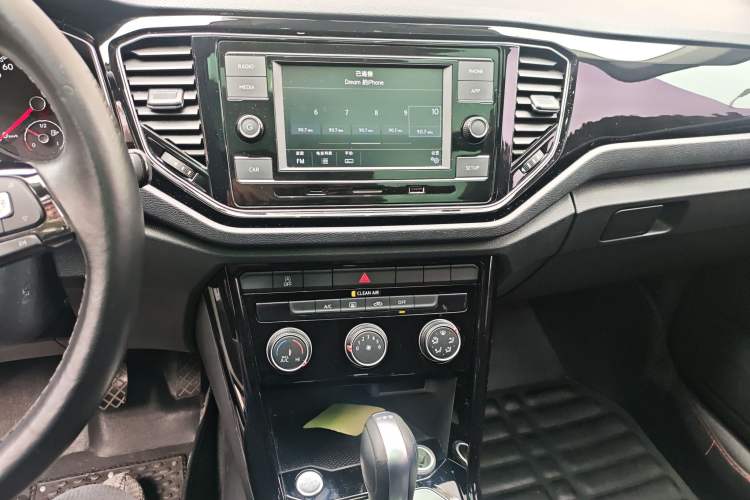 Used Volkswagen T-ROC 2018 280TSI DSG Two-Wheel-Drive Comfort Version China V Standard Audio And AC Panel