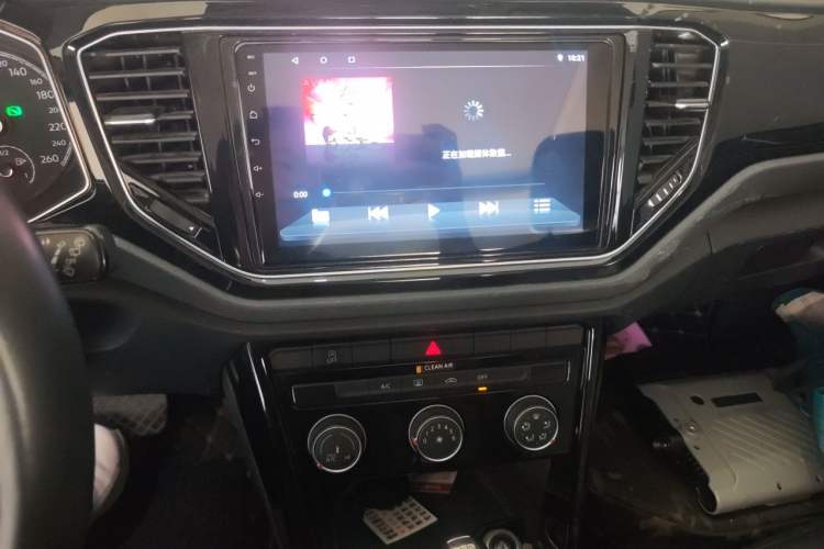 Used Volkswagen T-ROC 2018 280TSI DSG Two-Wheel-Drive Comfort Version China V Standard Audio And AC Panel