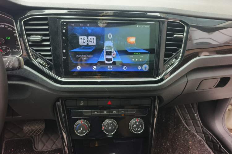 Used Volkswagen T-ROC 2018 280TSI DSG Two-Wheel-Drive Comfort Version China V Standard Audio And AC Panel