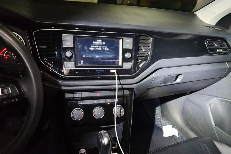 Used Volkswagen T-ROC 2018 280TSI DSG Two-Wheel Drive Comfort Version China VI Standard Audio And AC Panel