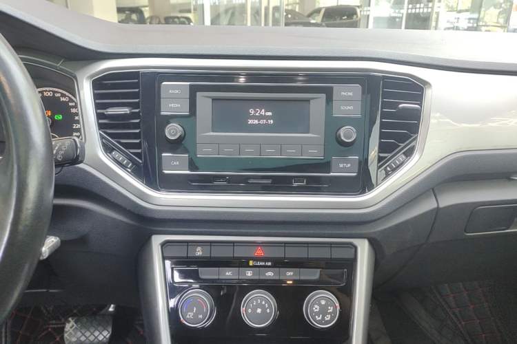 Used Volkswagen T-ROC 2018 230TSI DSG Two-Wheel Drive Advanced Version China V Standard Audio And AC Panel