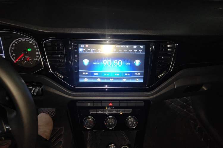 Used Volkswagen T-ROC 2018 280TSI DSG Two-Wheel-Drive Comfort Version China V Standard Audio And AC Panel