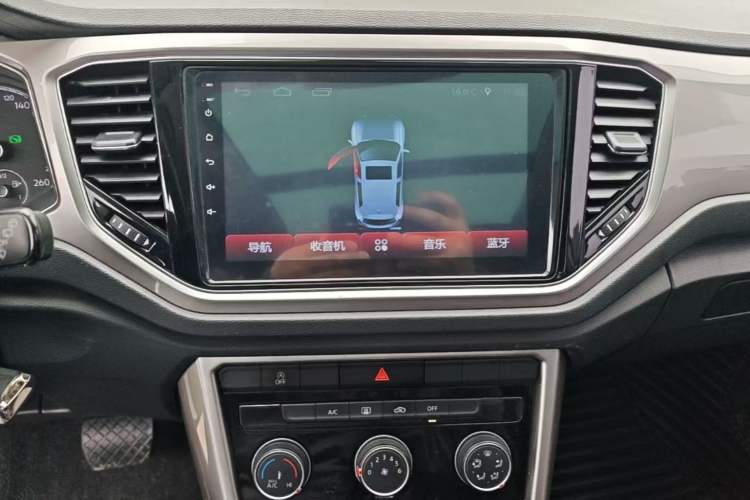 Used Volkswagen T-ROC 2018 230TSI DSG Two-Wheel Drive Advanced Version China V Standard Audio And AC Panel