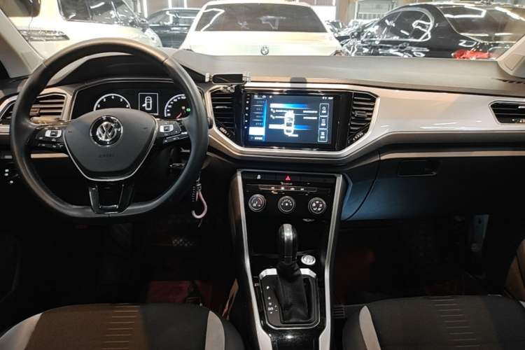 Used Volkswagen T-ROC 2018 230TSI DSG Two-Wheel Drive Advanced Version China V Standard Audio And AC Panel