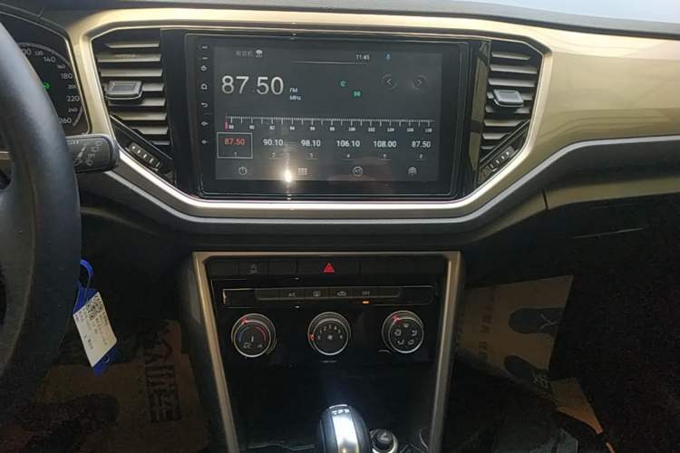 Used Volkswagen T-ROC 2018 230TSI DSG Two-Wheel Drive Advanced Version China V Standard Audio And AC Panel