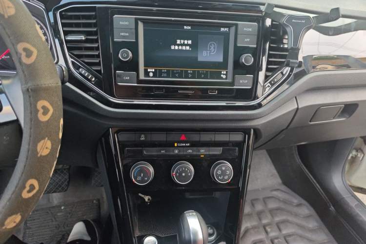 Used Volkswagen T-ROC 2018 280TSI DSG Two-Wheel-Drive Comfort Version China V Standard Audio And AC Panel