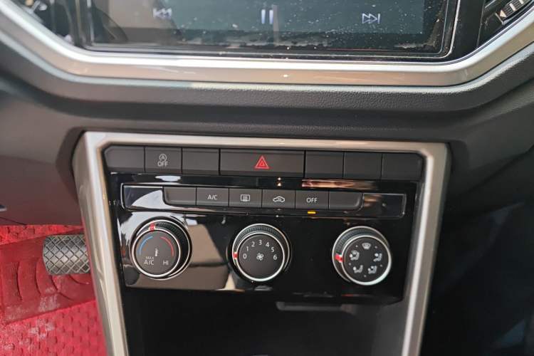 Used Volkswagen T-ROC 2018 280TSI DSG Two-Wheel Drive Advanced Version China V Emission Standard Audio And AC Panel