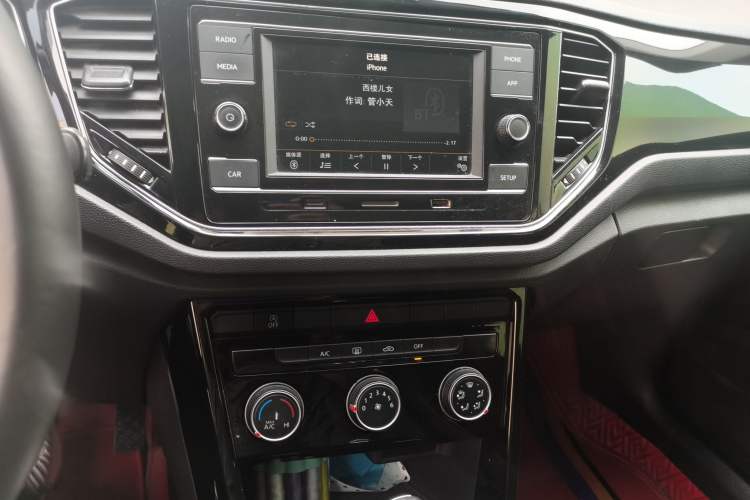 Used Volkswagen T-ROC 2018 280TSI DSG Two-Wheel-Drive Comfort Version China V Standard Audio And AC Panel