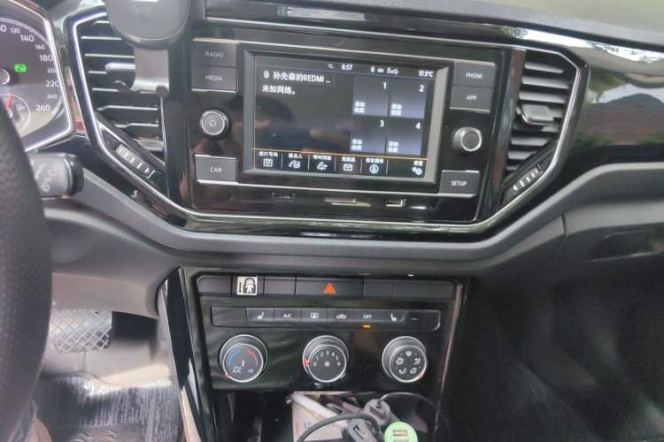 Used Volkswagen T-ROC 2018 280TSI DSG Two-Wheel-Drive Comfort Version China V Standard Audio And AC Panel
