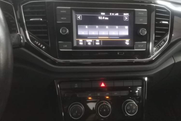 Used Volkswagen T-ROC 2018 280TSI DSG Two-Wheel Drive Comfort Version China VI Standard Audio And AC Panel