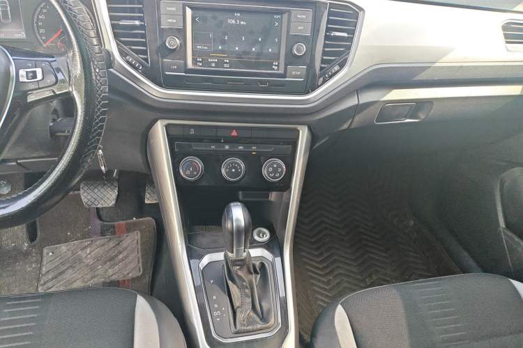 Used Volkswagen T-ROC 2018 230TSI DSG Two-Wheel Drive Advanced Version China V Standard Audio And AC Panel