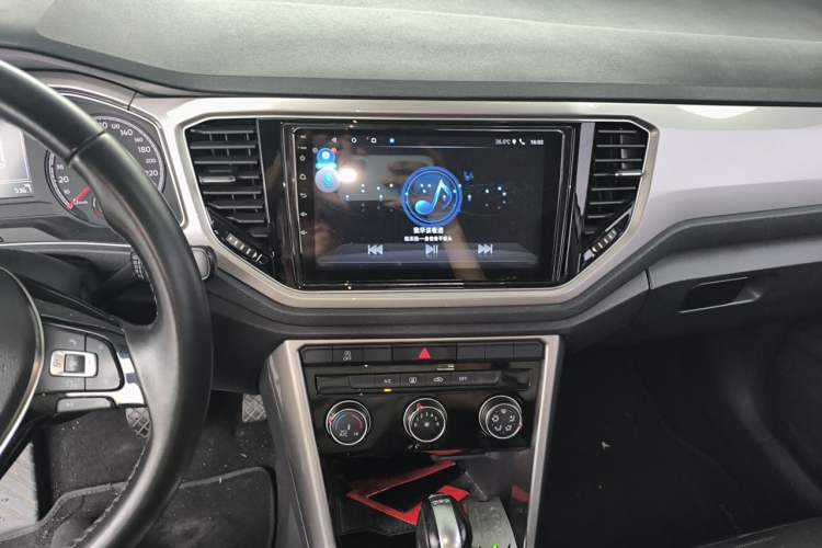 Used Volkswagen T-ROC 2018 280TSI DSG Two-Wheel Drive Advanced Version China V Emission Standard Audio And AC Panel