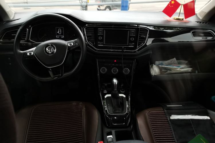 Used Volkswagen T-ROC 2018 280TSI DSG Two-Wheel-Drive Comfort Version China V Standard Center Console