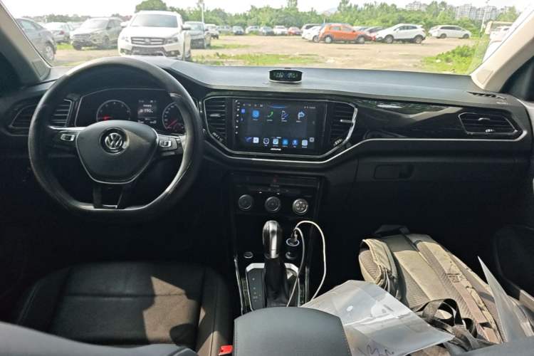 Used Volkswagen T-ROC 2018 280TSI DSG Two-Wheel-Drive Comfort Version China V Standard Center Console