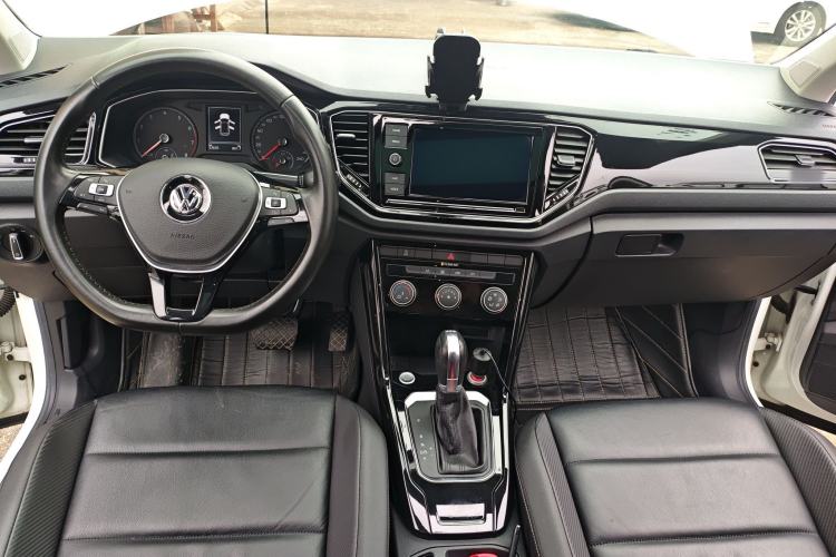 Used Volkswagen T-ROC 2018 280TSI DSG Two-Wheel Drive Comfort Version China VI Standard Center Console