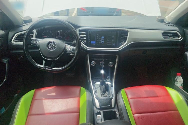 Used Volkswagen T-ROC 2018 230TSI DSG Two-Wheel Drive Advanced Version China V Standard Center Console
