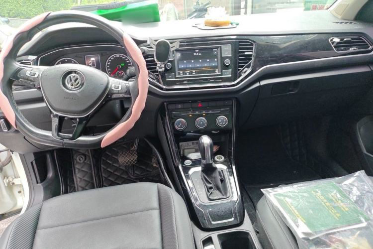Used Volkswagen T-ROC 2018 280TSI DSG Two-Wheel-Drive Comfort Version China V Standard Center Console