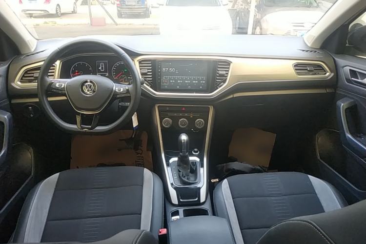 Used Volkswagen T-ROC 2018 230TSI DSG Two-Wheel Drive Advanced Version China V Standard Center Console