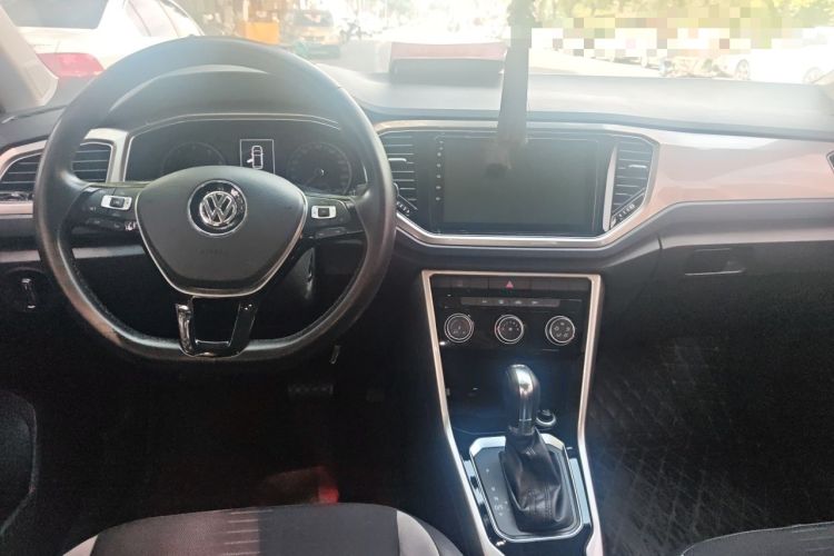 Used Volkswagen T-ROC 2018 280TSI DSG Two-Wheel Drive Advanced Version China V Emission Standard Center Console