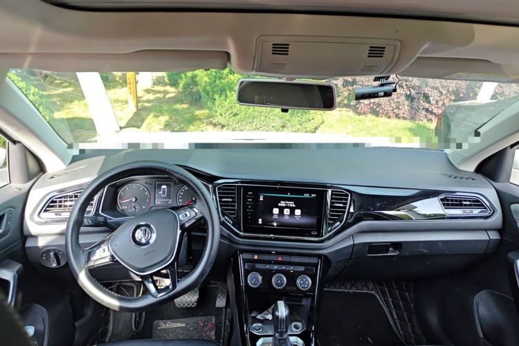 Used Volkswagen T-ROC 2018 280TSI DSG Two-Wheel-Drive Comfort Version China V Standard Center Console