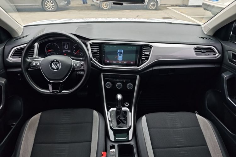 Used Volkswagen T-ROC 2018 230TSI DSG Two-Wheel Drive Advanced Version China V Standard Center Console