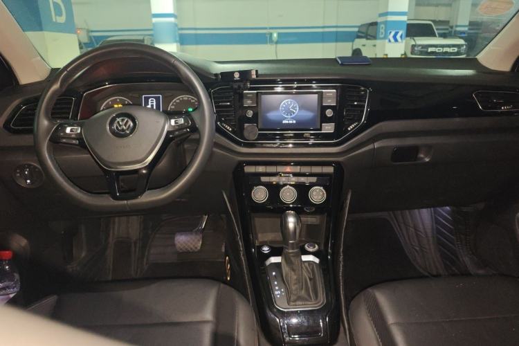 Used Volkswagen T-ROC 2018 280TSI DSG Two-Wheel-Drive Comfort Version China V Standard Center Console