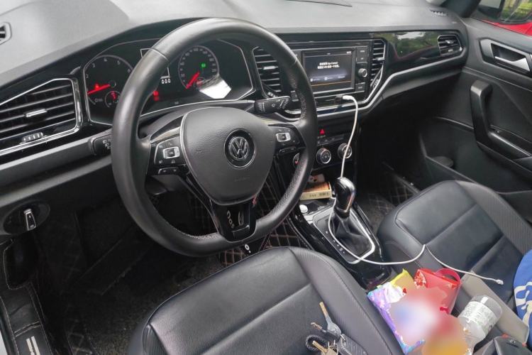 Used Volkswagen T-ROC 2018 280TSI DSG Two-Wheel-Drive Comfort Version China V Standard Center Console