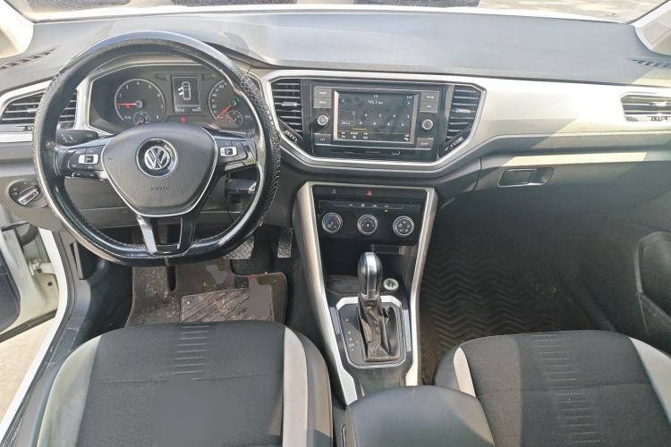 Used Volkswagen T-ROC 2018 230TSI DSG Two-Wheel Drive Advanced Version China V Standard Center Console