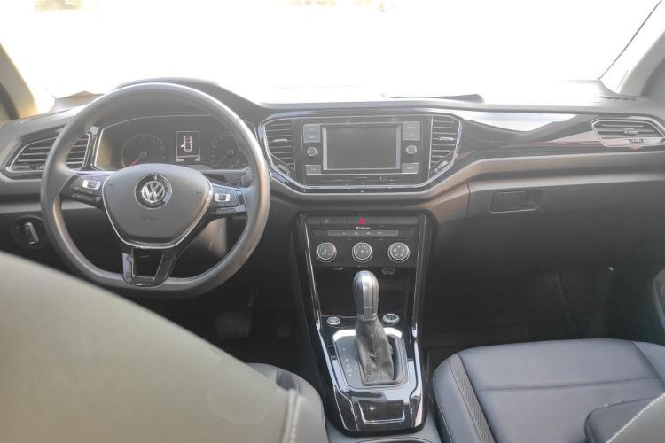Used Volkswagen T-ROC 2018 280TSI DSG Two-Wheel-Drive Comfort Version China V Standard Center Console