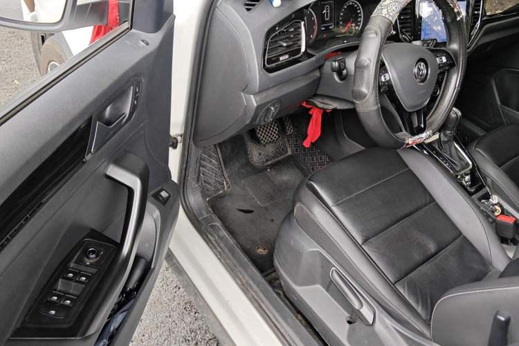 Used Volkswagen T-ROC 2018 280TSI DSG Two-Wheel-Drive Comfort Version China V Standard Driver Seat