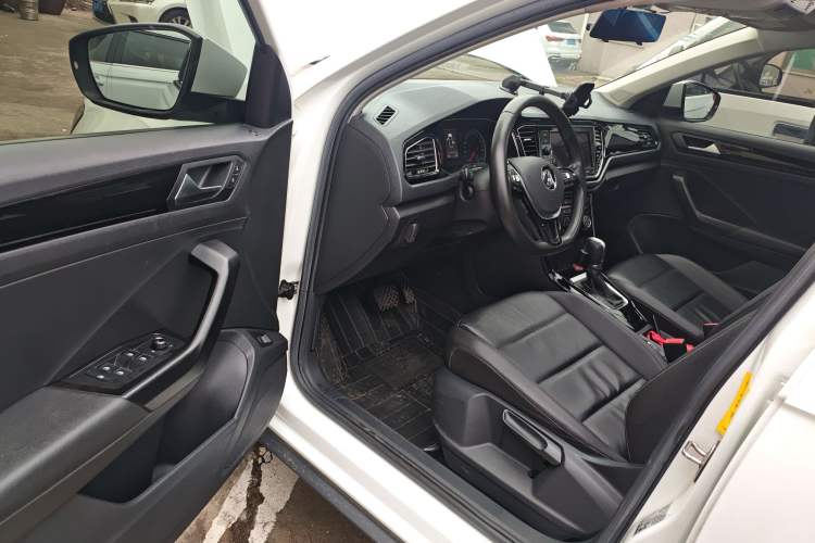 Used Volkswagen T-ROC 2018 280TSI DSG Two-Wheel Drive Comfort Version China VI Standard Driver Seat