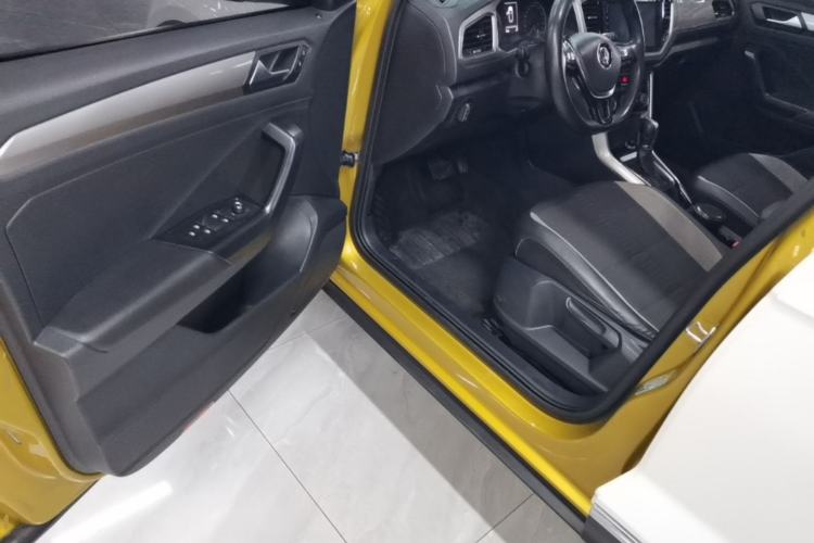 Used Volkswagen T-ROC 2018 230TSI DSG Two-Wheel Drive Advanced Version China V Standard Driver Seat