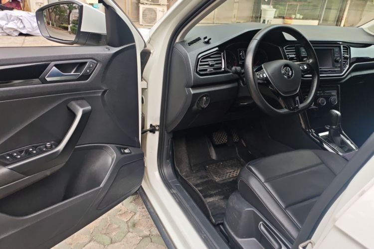 Used Volkswagen T-ROC 2018 280TSI DSG Two-Wheel-Drive Comfort Version China V Standard Driver Seat