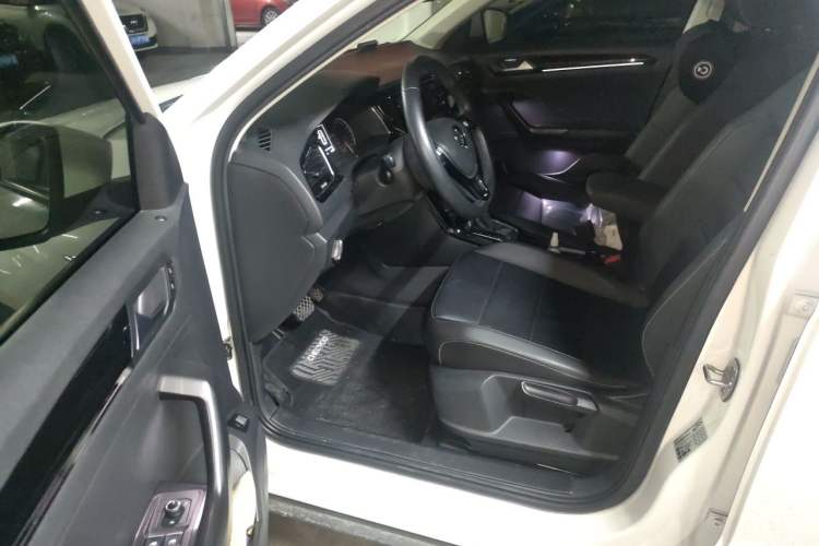 Used Volkswagen T-ROC 2018 280TSI DSG Two-Wheel-Drive Comfort Version China V Standard Driver Seat