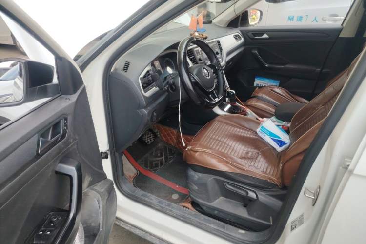 Used Volkswagen T-ROC 2018 230TSI DSG Two-Wheel Drive Fashion Edition China V Standard Driver Seat