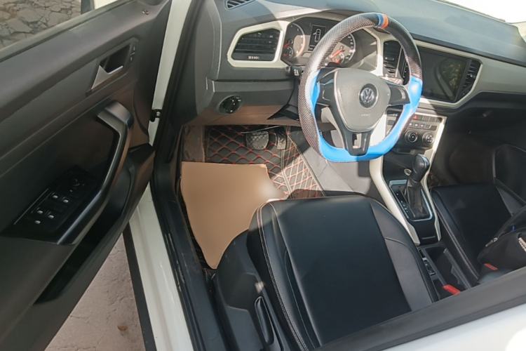 Used Volkswagen T-ROC 2018 230TSI DSG Two-Wheel-Drive Fashion Edition China VI Standard Driver Seat