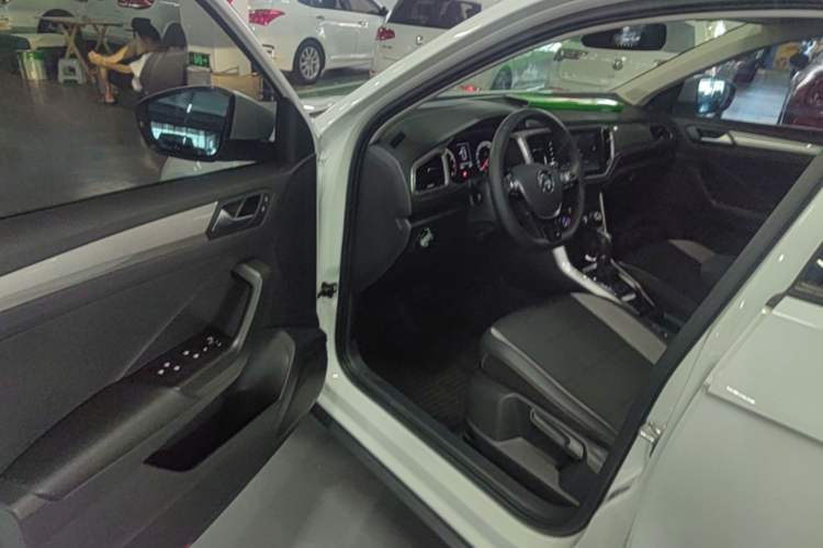 Used Volkswagen T-ROC 2018 230TSI DSG Two-Wheel Drive Advanced Version China V Standard Driver Seat