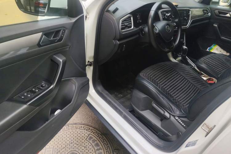 Used Volkswagen T-ROC 2018 280TSI DSG Two-Wheel Drive Advanced Version China V Emission Standard Driver Seat