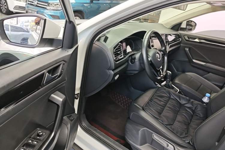 Used Volkswagen T-ROC 2018 280TSI DSG Two-Wheel-Drive Comfort Version China V Standard Driver Seat