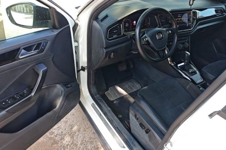 Used Volkswagen T-ROC 2018 280TSI DSG Two-Wheel-Drive Luxury Version China V Emission Standard Driver Seat