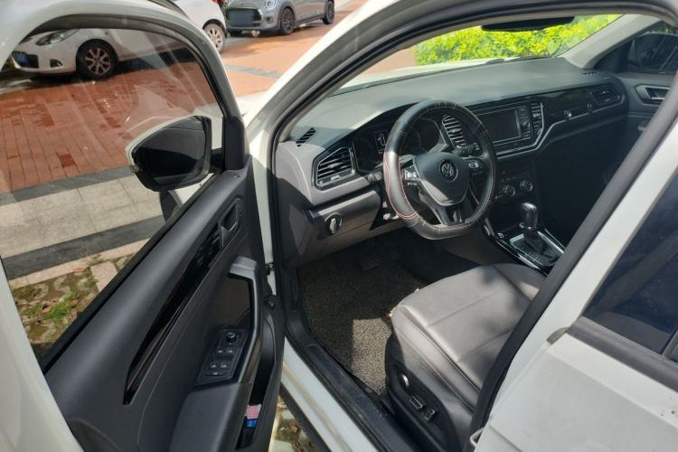 Used Volkswagen T-ROC 2018 280TSI DSG Two-Wheel-Drive Comfort Version China V Standard Driver Seat