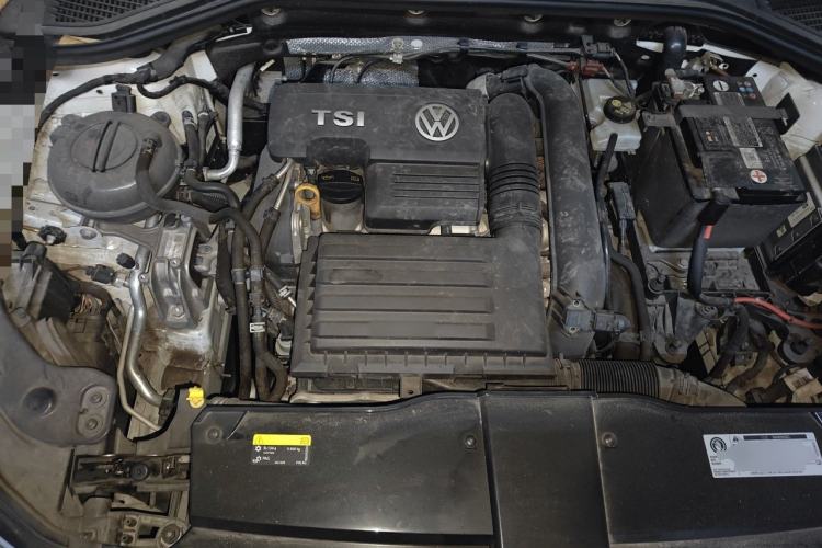 Used Volkswagen T-ROC 2018 280TSI DSG Two-Wheel-Drive Luxury Version China V Emission Standard Engine Bay
